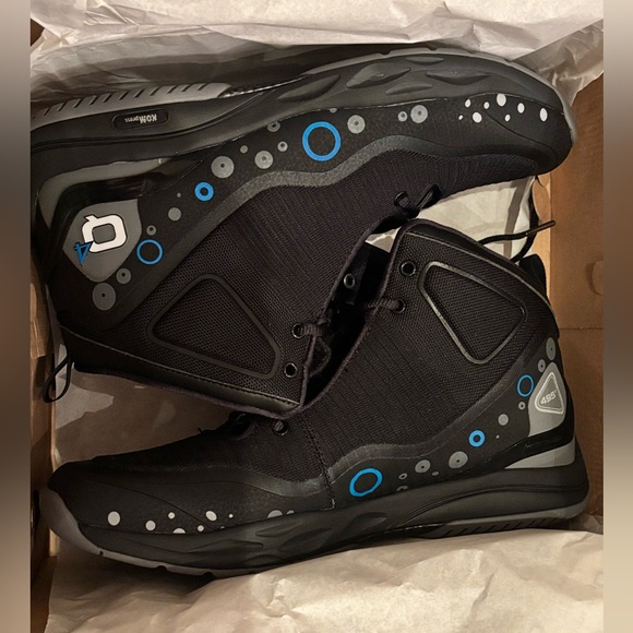 2 for $70!! NEW High-Top Sneakers with Blue Details- 11.5 - Picture 2 of 4